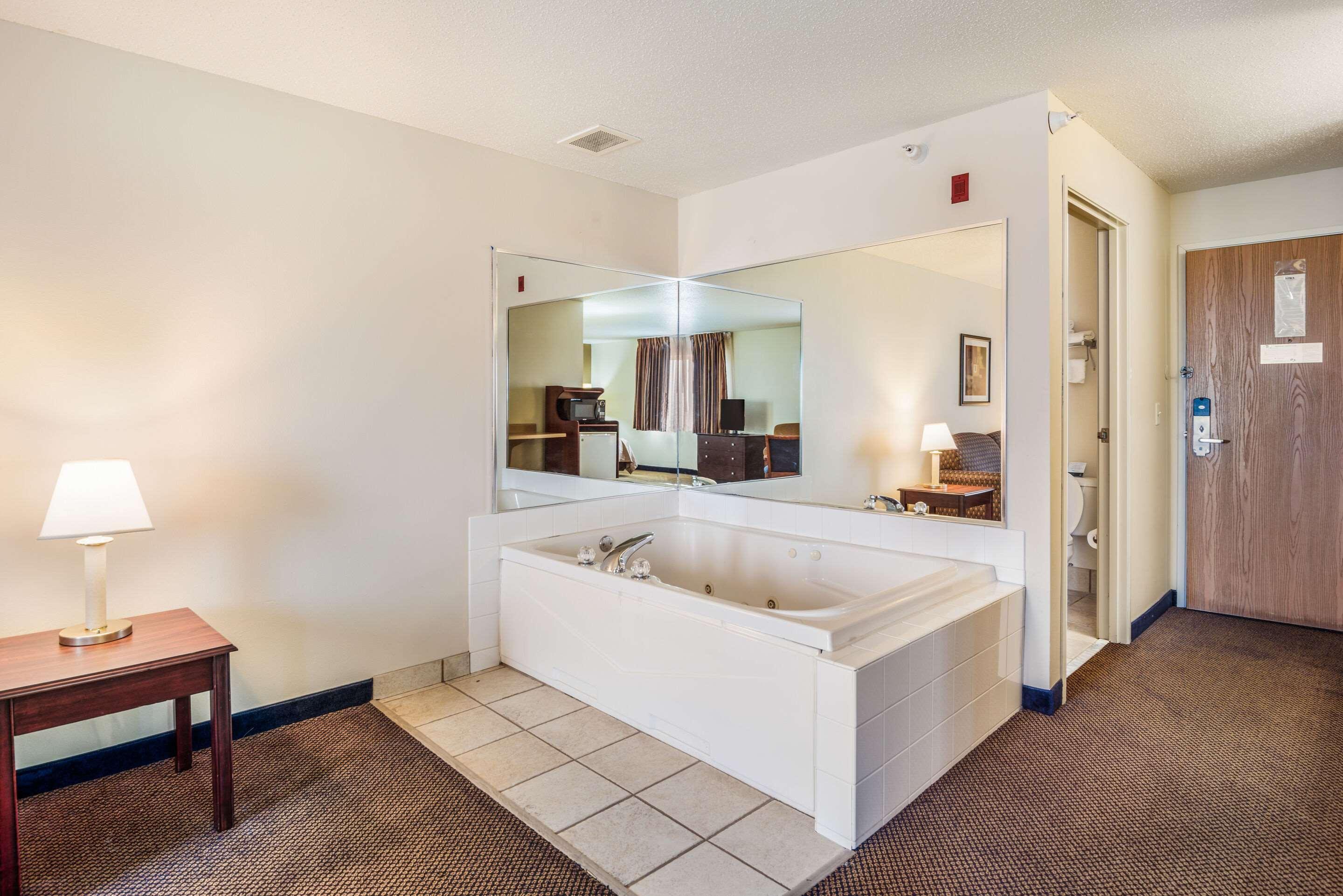 Quality Inn & Suites Eldridge Davenport North Eksteriør bilde