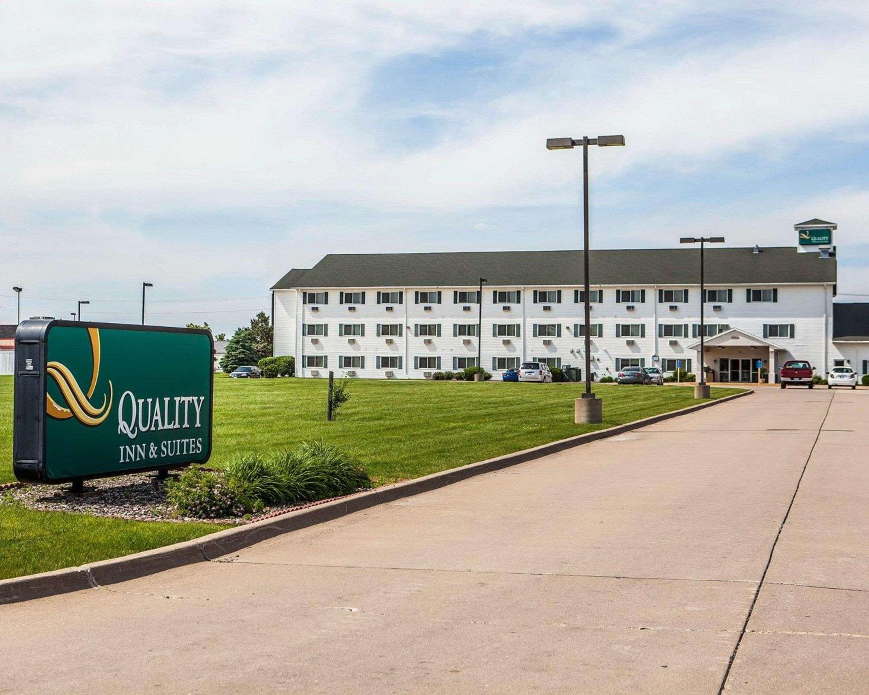 Quality Inn & Suites Eldridge Davenport North Eksteriør bilde